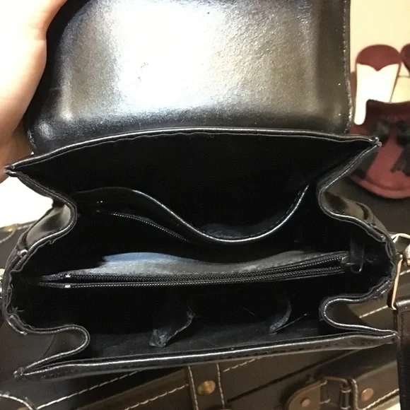 Alexander Women Made in Italy Leather Handbag - Picture 6 of 6